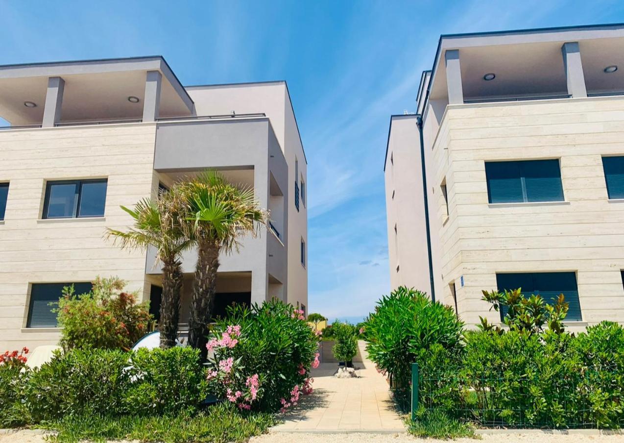 Apartments The Beach Resort Vir Exterior foto
